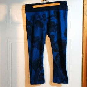 Mid rise lululemon size 8 black and blue crop